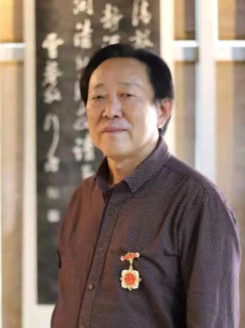 墨润千秋守文脉 笔耕不辍铸匠心 ——记国礼艺术家汪登保