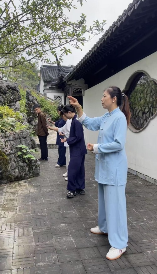 亘古门【亘古祝由门】 【道脉渊源：正一嫡传 辈分尊荣】