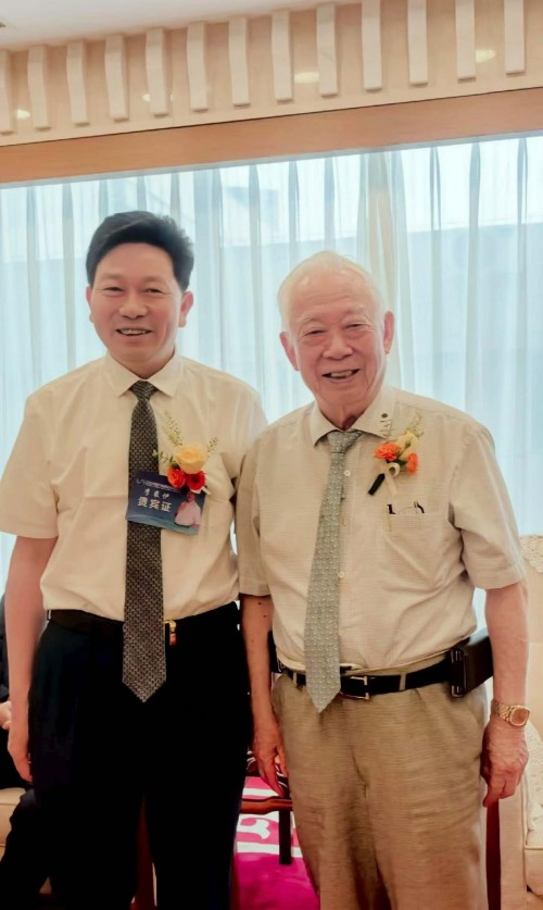 承彝医武根脉 传岐黄仁心——专访当代中医创新领军人李乘伊教授