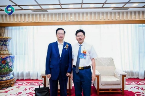承彝医武根脉 传岐黄仁心——专访当代中医创新领军人李乘伊教授