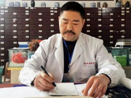 礼赞新中国  奋进新时代 遵义市革命老区医者余长安的传承创新之路